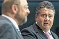 Sagt, wo es langgeht: SPD-Chef Sigmar Gabriel (rechts). Das Foto mit dem SPD-Spitzenkandidaten Martin Schulz entstand bei der Pressekonferenz nach der Europawahl.