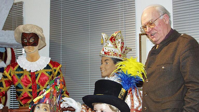 Hans-Joachim Schumacher, 2017 verstorben, hatte sich zeitlebens dem Karneval verschrieben. Dafür wurde er 2002 zum Ehrenbürger ernannt – als bislang Letzter in Kitzingen.