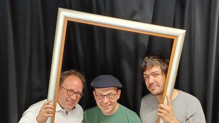 Die Theatergruppe KOMPASSion (im Bild Stefan Jäger, Jörg Hilsdorf und Niels Hönerlage) präsentiert am 2. November die Inszenierung des zeitgenössischen Stückes „Kunst“ im Bad Brückenauer Gymnasium.       -  Die Theatergruppe KOMPASSion (im Bild Stefan Jäger, Jörg Hilsdorf und Niels Hönerlage) präsentiert am 2. November die Inszenierung des zeitgenössischen Stückes „Kunst“ im Bad Brückenauer Gymnasium.