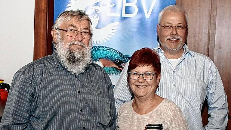 Sie stehen in den nächsten vier Jahren an der Spitze der Kreisgruppe Kitzingen im Landesbund für Vogelschutz: stellvertretender Vorsitzender Robert Endres (von links), Silvia Sauer (Kassiererin und Schriftführerin) und Klaus Sanzenbacher als neuer Vorsitzender.