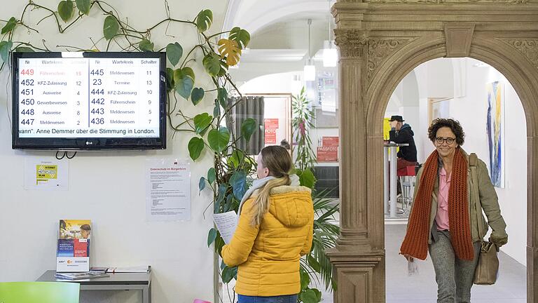 Seit zehn Jahren gibt es das Bürgerbüro im Rathaus der Stadt und ist eine gefragte Einrichtung - mit rund 240 000 Bürgerkontakten im Jahr.&nbsp;