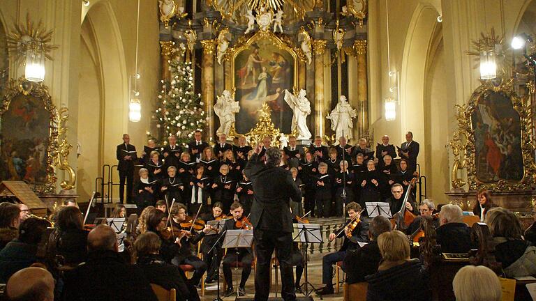 Im Zeichen böhmischer Musik aus Klassik und Romantik stand 2022 das festliche Weihnachtskonzert der Pfarreiengemeinschaft St. Franziskus am Steigerwald unter der Leitung von Karl-Heinz Sauer. Im Zeichen böhmischer Musik aus Klassik und Romantik stand 2022 das festliche Weihnachtskonzert der Pfarreiengemeinschaft St. Franziskus am Steigerwald unter der Leitung von Karl-Heinz Sauer.