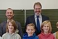 Mathematik im Advent       -  Hintere Reihe: Elise Popp, Manuel Potschka, Dr. Matthias Ludolph, Augustin Möller. In der vorderen Reihe stehen Lena Knoblauch, Romina Apel, Louis Muth, Lenian und Mats Schaupp und Josefina Stolper.