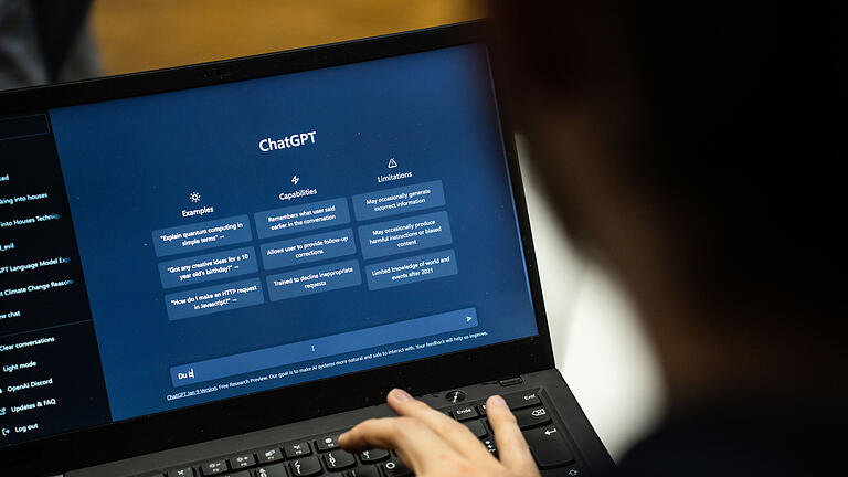 Wenn Künstliche Intelligenz die Uni-Hausarbeit schreibt.jpeg       -  Künstliche Intelligenz hat in den vergangenen Monaten deutliche Fortschritte gemacht – doch sie birgt auch Risiken.