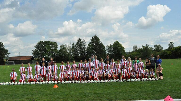 50 Kids waren bei der Ferienfußballschule in Mellrichstadt mit von der Partie.