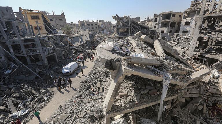 Nahostkonflikt - Gaza-Stadt - Bei einem israelischen Angriff auf ein Haus in der Stadt Gaza sollen mehrere Palästinenser, darunter die Protagonistin eines Films, ums Leben gekommen sein. (Archivbild) Nahostkonflikt - Gaza-Stadt - Bei einem israelischen Angriff auf ein Haus in der Stadt Gaza sollen mehrere Palästinenser, darunter die Protagonistin eines Films, ums Leben gekommen sein. (Archivbild)