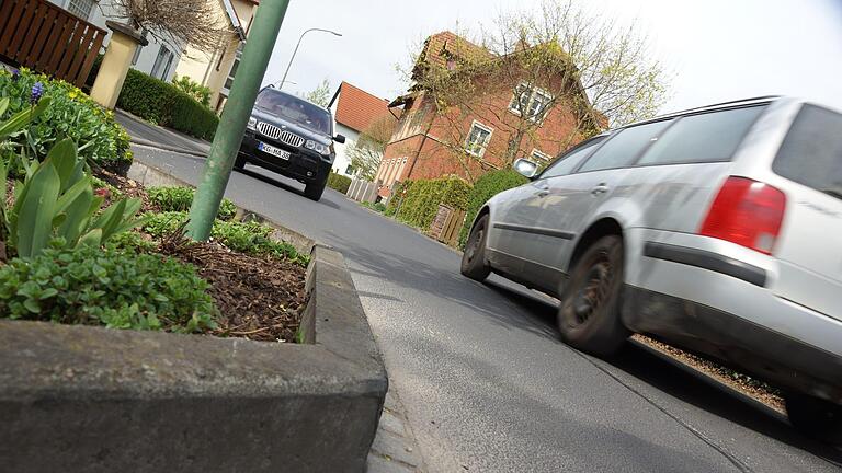 Die Rote-Kreuz-Straße nutzen täglich fast 6000 Fahrzeuge.Foto: Archiv/Arkadius Guzy       -  Die Rote-Kreuz-Straße nutzen täglich fast 6000 Fahrzeuge.Foto: Archiv/Arkadius Guzy