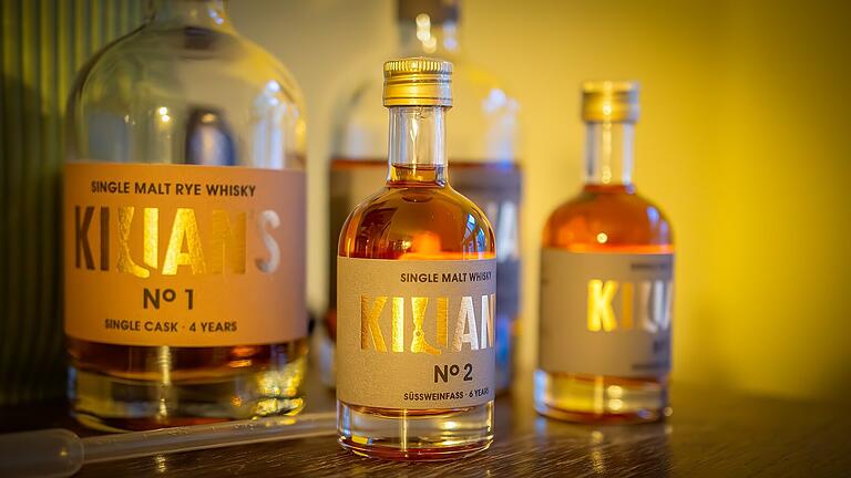 Michael Kilian und seine Whiskybrennerei - Die Flaschen gibt es auch in kleineren Größen. Michael Kilian und seine Whiskybrennerei - Die Flaschen gibt es auch in kleineren Größen.