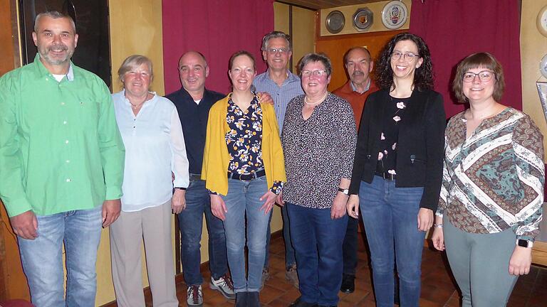 Der Sportverein Obervolkach zeichnete treue Wegbegleiter aus: (von links) Jürgen Höhn (Zweiter Vorsitzender), Rosemarie Roßdeutscher, Jürgen Englert, Anja Englert, Wolfgang Thaler, Doris Krapp, Robert Amling, Eva Fleischmann und Vorsitzende Susanne Feuerbach.