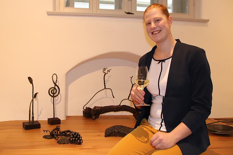 Auf ihre Krönung zur Fränkischen Weinkönigin anstoßen zu können, das wäre für die gebürtige Thüringerin Kimberly Langlotz aus Dettelbach-Euerfeld wahrlich die Krönung. Auf ihre Krönung zur Fränkischen Weinkönigin anstoßen zu können, das wäre für die gebürtige Thüringerin Kimberly Langlotz aus Dettelbach-Euerfeld wahrlich die Krönung.