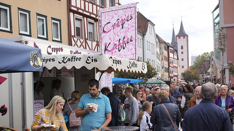 Archivbild: Der Oktobermarkt in Karlstadt hat in den vergangenen Jahren immer viele Besucher angezogen.