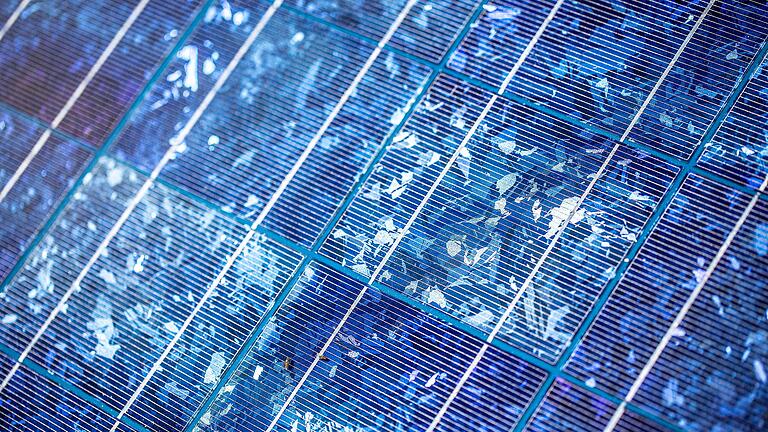 Bei Bundorf wird einer der größten Bürgersolarparks Deutschlands entstehen. Doch die Wertschöpfung bleibt nicht so in der Region, wie sich das viele wünschen würden. (Symbolfoto) Bei Bundorf wird einer der größten Bürgersolarparks Deutschlands entstehen. Doch die Wertschöpfung bleibt nicht so in der Region, wie sich das viele wünschen würden. (Symbolfoto)