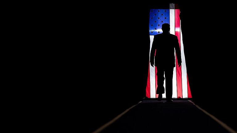 TOPSHOT-US-POLITICS-TRUMP       -  _