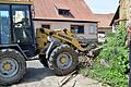 Nach der Überflutung: Angeschwemmtes Treibholz wird entsorgt.