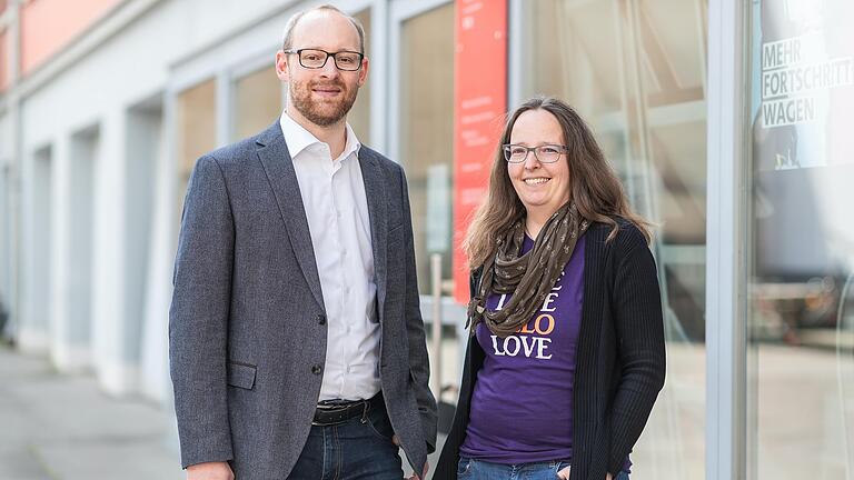 Kandidatenduo: Lore Koerber-Becker und Alexander Kolbow wollen für die Würzburg SPD 2023 bei den Bezriks- und Landtagswahlen erfolgreich sein. Kandidatenduo: Lore Koerber-Becker und Alexander Kolbow wollen für die Würzburg SPD 2023 bei den Bezriks- und Landtagswahlen erfolgreich sein.