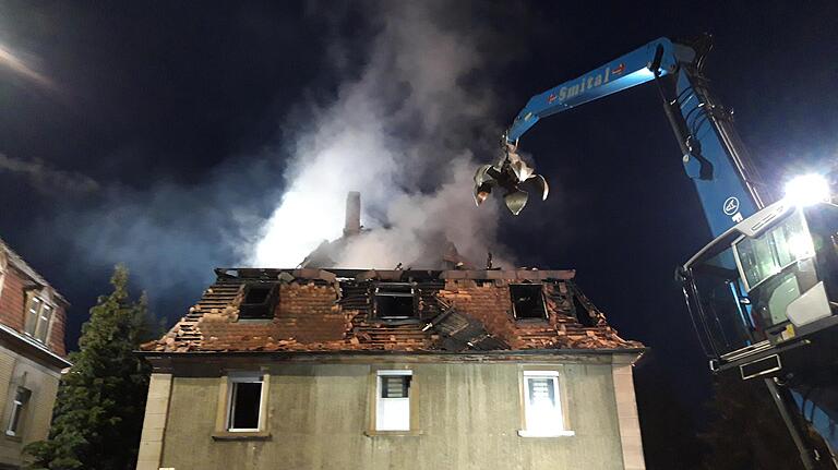 So sah das Dachgeschoß in der Brandnacht aus, bevor es von einem Bagger abtrug.&nbsp;