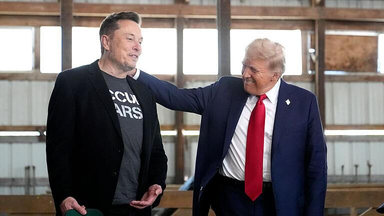 Elon Musk und Donald Trump       -  Tech-Milliardär Musk soll der Regierung unter Trump beim Sparen helfen.