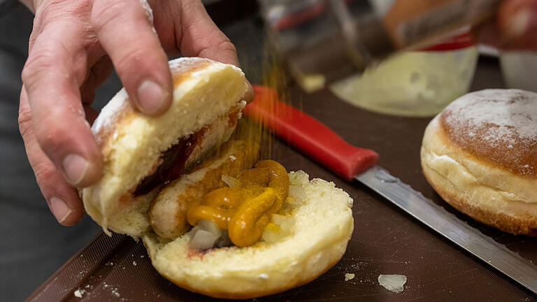 In Miesbach gibt es schon einen Wurstkrapfen. Da ist der Weg zu Krapfen mit Insekten nicht mehr weit.