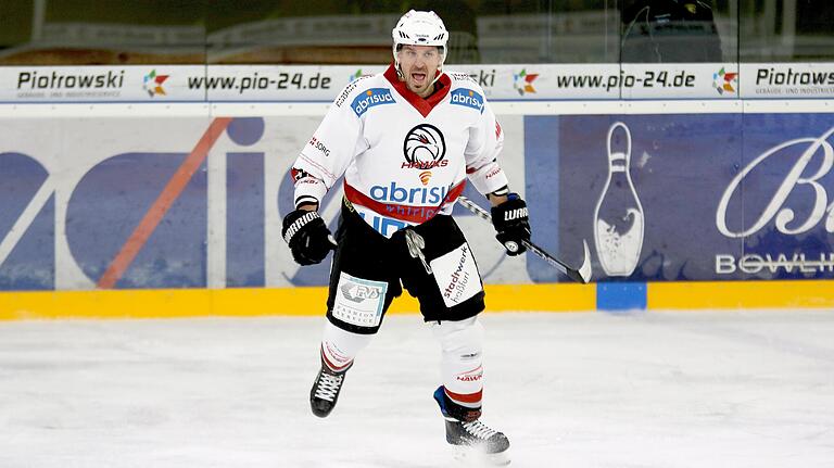 Daniel Hora in seinem Element: Nach einem Tor hat der ESC-Topverteidiger wieder einmal Grund zum Jubeln. Seit dem Beginn des zweiten Lockdowns und dem Saisonabbruch der Eishockeylandesliga geht es dem 29-jährigen laut eigener Aussage aber "nicht so gut". Daniel Hora in seinem Element: Nach einem Tor hat der ESC-Topverteidiger wieder einmal Grund zum Jubeln. Seit dem Beginn des zweiten Lockdowns und dem Saisonabbruch der Eishockeylandesliga geht es dem 29-jährigen laut eigener Aussage aber "nicht so gut".