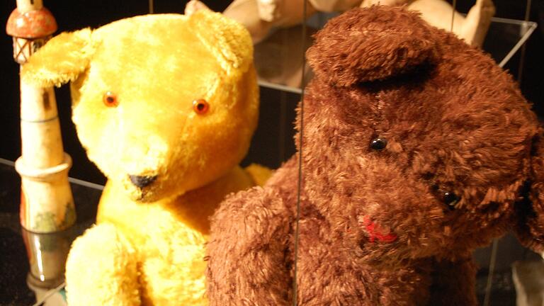 Teddybären waren freilich auch schon in früheren Ausstellungen mit dabei, wie hier im Jahr 2011.