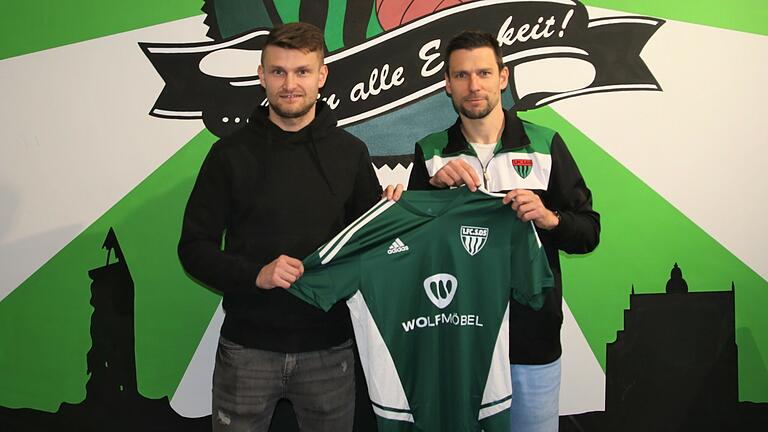 Dominik Halbig (links) freut sich über die Rückkehr zum FC Schweinfurt 05, dessen sportlicher Leiter Andreas Brendler über den gelungenen Transfer.