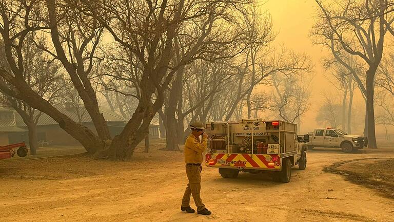 Waldbrände in Texas.jpeg       -  Die Feuerwehr kämpft im US-Bundesstaat Texas gegen mehrere sich schnell ausbreitende Waldbrände.