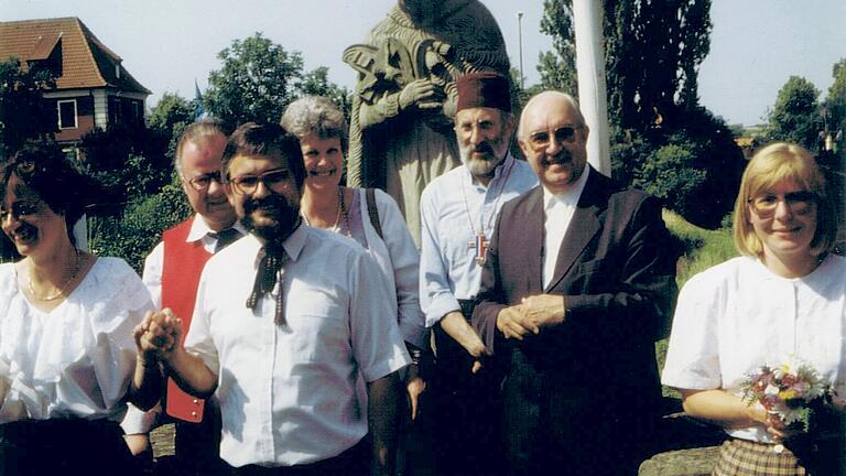 Ehrengäste am Festwochenende: Dr. Michael Wahler (Zweiter von links), daneben Altbürgermeister Kilian Hartmann und Pfarrer Hermann Glückler (Zweiter von rechts).  Archiv : Dr. Michael Wahler