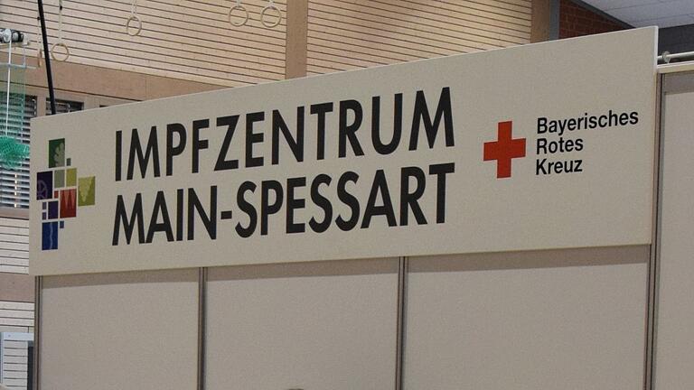 Das Impfzentrum im Landkreis Main-Spessart befindet sich in der Lohrer Spessarttorhalle. Wann Impftermine vergeben werden, hängt davon ab, wie viel Impfstoff der Landkreis in den nächsten Tagen und Wochen erhält.