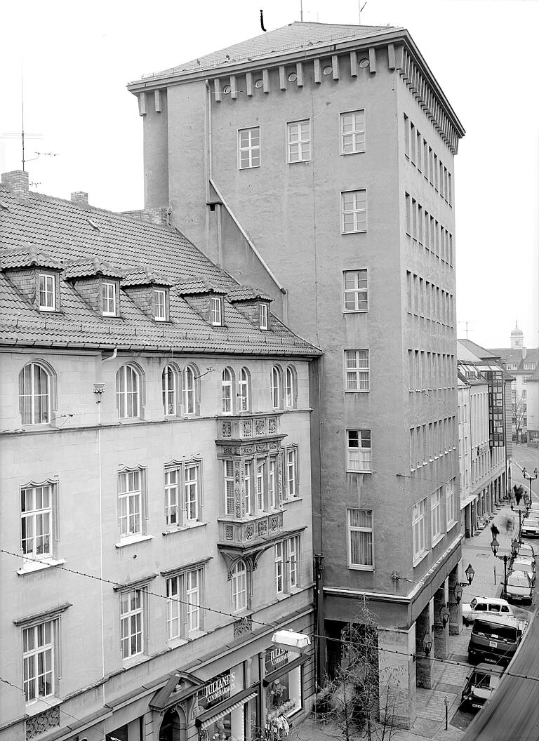 Eine Gesamtaufnahme des Hauses in der Augustinerstraße 9 von 1992 Eine Gesamtaufnahme des Hauses in der Augustinerstraße 9 von 1992