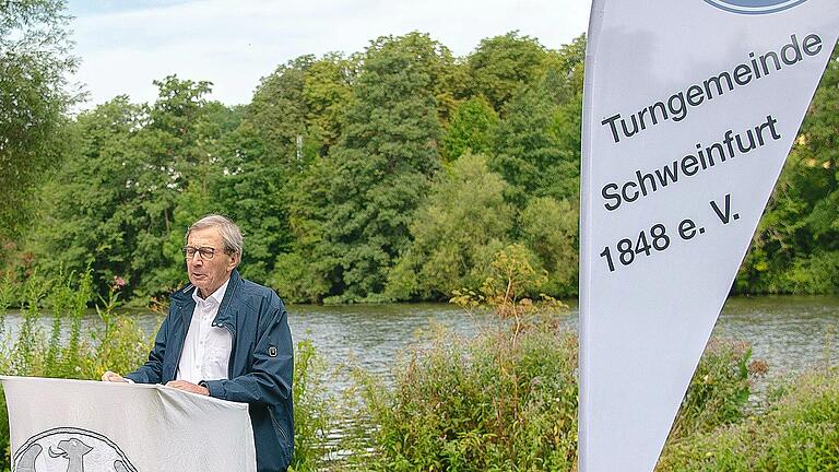 Vorstandsvorsitzender Dr. Georg Appold bei seiner Jubiläumsansprache. Vorstandsvorsitzender Dr. Georg Appold bei seiner Jubiläumsansprache.