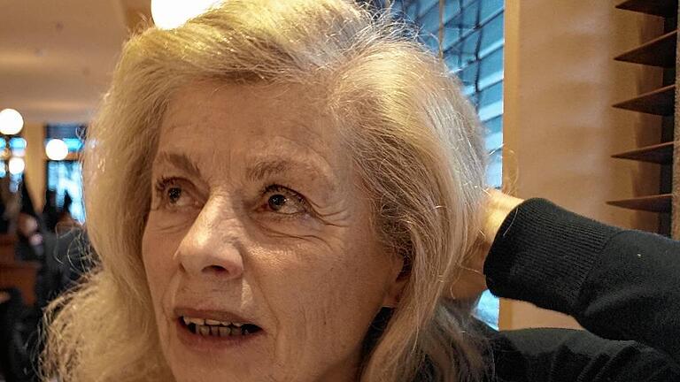 Erinnerungen an Meiningen: Regisseurin und Intendantin Christine Mielitz beim Gespräch im Berliner Café Einstein Unter den Linden.