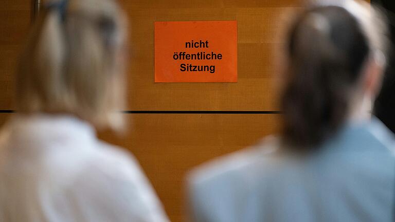 Unter Ausschluss der Öffentlichkeit hat am Montag am Landgericht Würzburg der Prozess um den Mord von Wiesenfeld (Lkr. Main-Spessart) im Jahr 1993 begonnen. Unter Ausschluss der Öffentlichkeit hat am Montag am Landgericht Würzburg der Prozess um den Mord von Wiesenfeld (Lkr. Main-Spessart) im Jahr 1993 begonnen. 