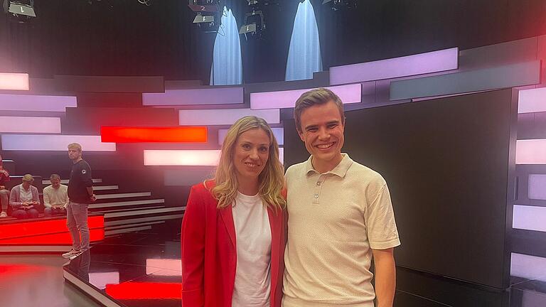 Tizian Fella: So lief der Besuch im aktuellen Sportstudio - Über das Unentschieden an der Torwand gegen Tizian Fella vom FC 06 Bad Kissingen freute sich Ex-Tennisprofi Angelique Kerber. Tizian Fella: So lief der Besuch im aktuellen Sportstudio - Über das Unentschieden an der Torwand gegen Tizian Fella vom FC 06 Bad Kissingen freute sich Ex-Tennisprofi Angelique Kerber.