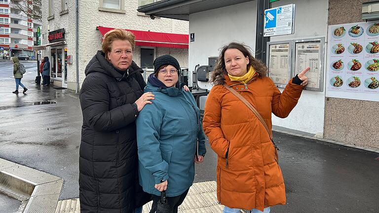 Mit dem Stadtbus zur Schule - Die Mütter Claudia Hecht, Christin Wagner und Bettina Seuffert haben sich wegen der neuen Busticketpreise mit einem Schreiben an die Stadt Bad Kissingen gewandt. Mit dem Stadtbus zur Schule - Die Mütter Claudia Hecht, Christin Wagner und Bettina Seuffert haben sich wegen der neuen Busticketpreise mit einem Schreiben an die Stadt Bad Kissingen gewandt.