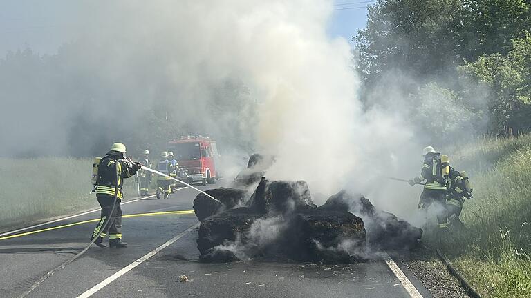 Starker Rauch breitete sich am Samstagvormittag rund um die Einsatzstelle aus. Starker Rauch breitete sich am Samstagvormittag rund um die Einsatzstelle aus.