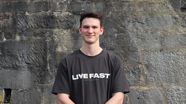 Tom Allmann (18), Bundesfreiwilliger im Rettungsdienst aus Bad Neustadt Tom Allmann (18), Bundesfreiwilliger im Rettungsdienst aus Bad Neustadt
