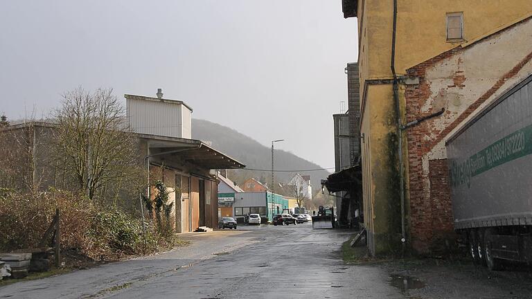 In der Ladestraße in Gemünden (hinten das Lagerhaus Weimann), soll ein neues Nahversorgungszentrum entstehen (Archivbild). In der Ladestraße in Gemünden (hinten das Lagerhaus Weimann), soll ein neues Nahversorgungszentrum entstehen (Archivbild).