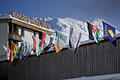 442112017.jpg       -  Internationale Flaggen wehen auf dem Dach des Davoser Kongresszentrums, wo das Weltwirtschaftsforum (WEF) stattfindet.