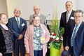 Zwei &bdquo;Urgesteine&ldquo; des katholischen Senioren-Forums in der Mitte: Diakon Alban Türk aus Ochsenfurt und Leopoldine Wiesner aus Bad Kissingen. Links: Diözesanreferentin Claudia Zinggl und Klaus Linsenmeyer. Rechts die beiden Sprecher des Senioren-Forums: Diözesanaltenseelsorger Pfarrer Franz Schmitt und Alfred Frank. Foto: Seniorenforum