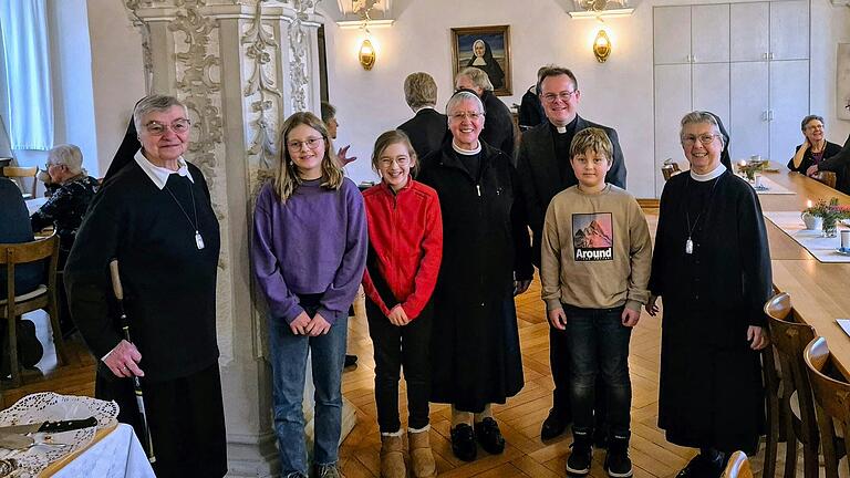 Sr. Reingard Memmel, Klara Lode, Charlotte Kirchner, Sr. Margot Schmitt, Pfarrer Andreas Kneitz, Jakob Lode und Sr. Ehrentrud Iselt.