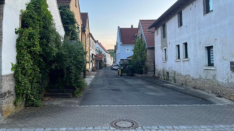 Die sanierungsbedürftige Hadergasse in Untereisenheim. Nicht der einzige Ort, den der Bauausschuss genauer betrachtet hat.