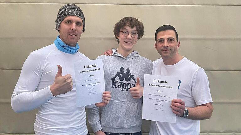 Erfolgreiche Regattapremiere für die KRV-Ruderer Daniel Nagl (34, Sieger über 2000m), Joseph Eisele (14, Jugend B 1500m) und Jens Kühn (44, 2. Masters C/D 1000m)