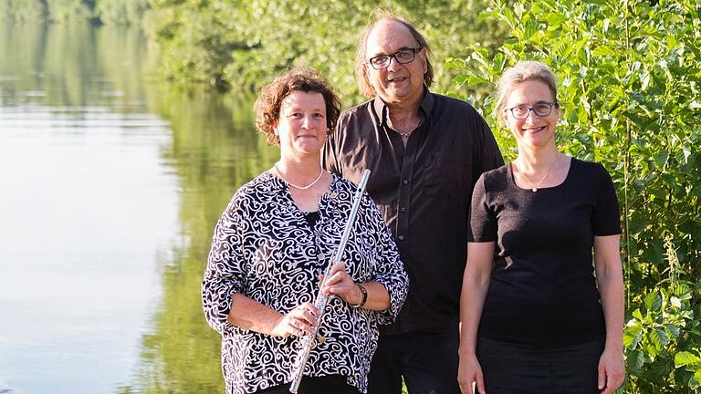 Uta Hasenstab-Kießling, Stefan Bachmann und Britta Gläser (von links) gastieren erstmalig im Festsaal des Bezirkskrankenhauses Lohr.