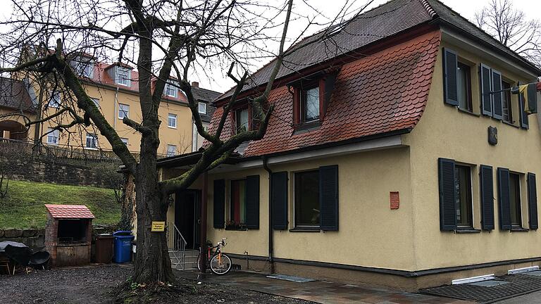 Der geplante Anbau am Haus der Studentenverbindung Moeno hinter dem Rückertzentrum wird weiter kontrovers diskutiert. Der geplante Anbau am Haus der Studentenverbindung Moeno hinter dem Rückertzentrum wird weiter kontrovers diskutiert.