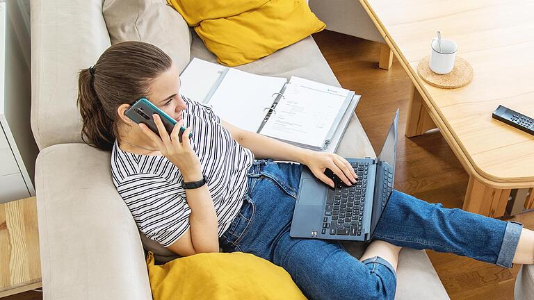 280885519.jpg - Wer seinen Arbeitsort und seine Arbeitszeiten selbst bestimmen darf, bei dem liegt wahrscheinlich keine Scheinselbstständigkeit vor. 280885519.jpg - Wer seinen Arbeitsort und seine Arbeitszeiten selbst bestimmen darf, bei dem liegt wahrscheinlich keine Scheinselbstständigkeit vor.