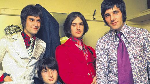 Bunte Sixties: The Kinks anno 1966 mit (von links) Ray Davies, Pete Quaife, Dave Davies und Mick Avory. Bunte Sixties: The Kinks anno 1966 mit (von links) Ray Davies, Pete Quaife, Dave Davies und Mick Avory.