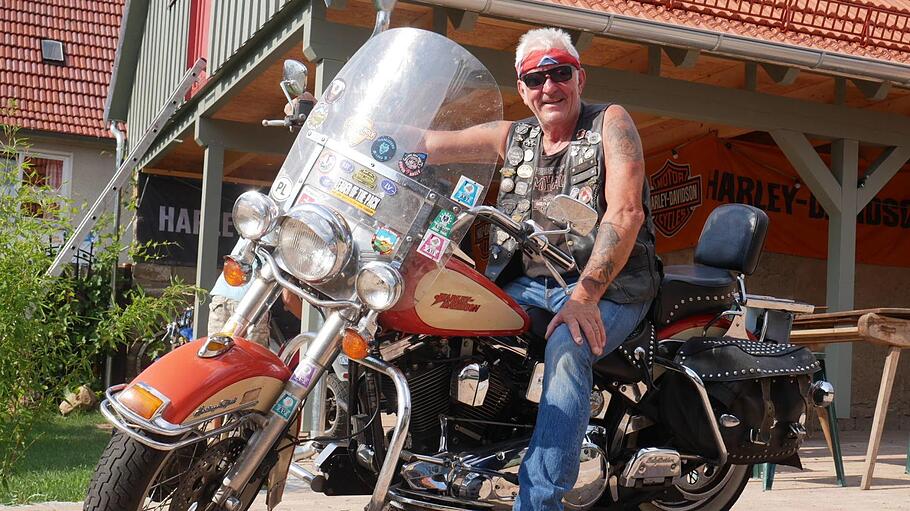 Roland Hellmuth auf einer seiner Harleys. Auf sie konnte sich der 'Büffel' immer verlassen.   Fotos: Daniel Wiener       -  Roland Hellmuth auf einer seiner Harleys. Auf sie konnte sich der 'Büffel' immer verlassen.   Fotos: Daniel Wiener