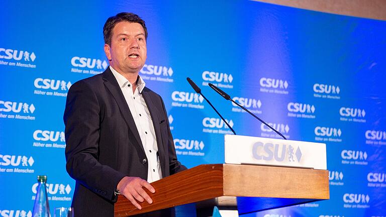 Der unterfränkische CSU-Politiker Sandro Kirchner ist Staatssekretär im Bayerischen Innenministerium. Der unterfränkische CSU-Politiker Sandro Kirchner ist Staatssekretär im Bayerischen Innenministerium.