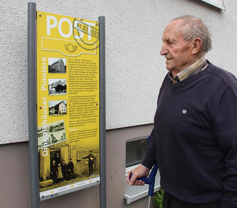 Ein Hinweisschild vor dem Haus von Edwin Kraft in der Hauptstraße 28 in Dingolshausen erinnert an die Zeit, in der dort ab 1925 die örtliche Poststelle ihren Sitz hatte.