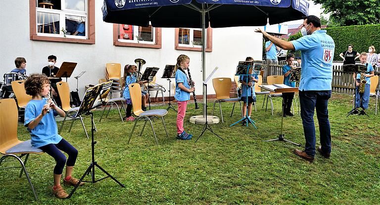 Die Bläserklasse „First Brass“ unter Andre Degand hatte ihren ersten Auftritt.